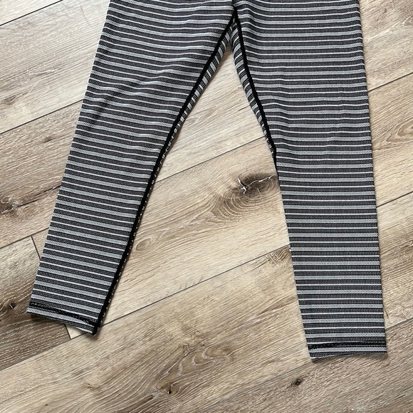 Zyia Active Aztec Adrenaline Black Striped 7/8 Leggings - Picture 4 of 11
